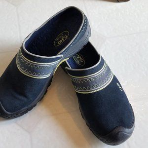 Like NEW! Ryka NITRACEL Trek Banded Clogs, blue leather top, size 7.5